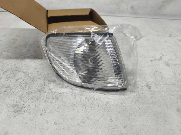 CLIGNOTEUR DROIT AUDI - Vue 1